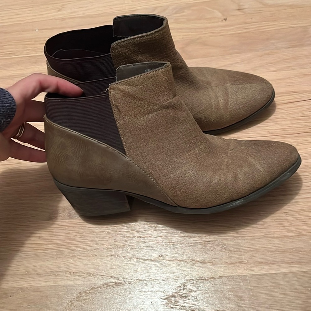 Like new ankle bootie